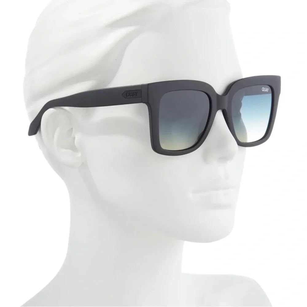 QUAY Icy Sunglasses Matte Black Frame Green Smoke Lenses Oversized Square NWT